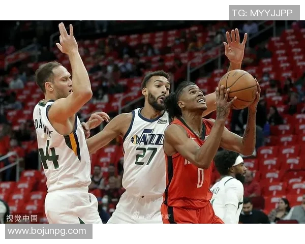 爵士主场胜火箭，将系列赛扳平至2-2：战斗精神燃起希望